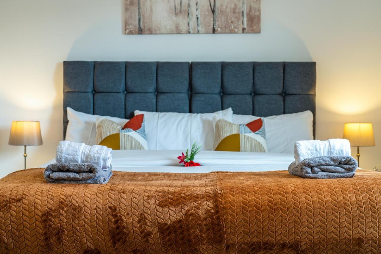 Ashview 8 - Heathrow - Business - Free Parking Daire Staines-upon-Thames Dış mekan fotoğraf